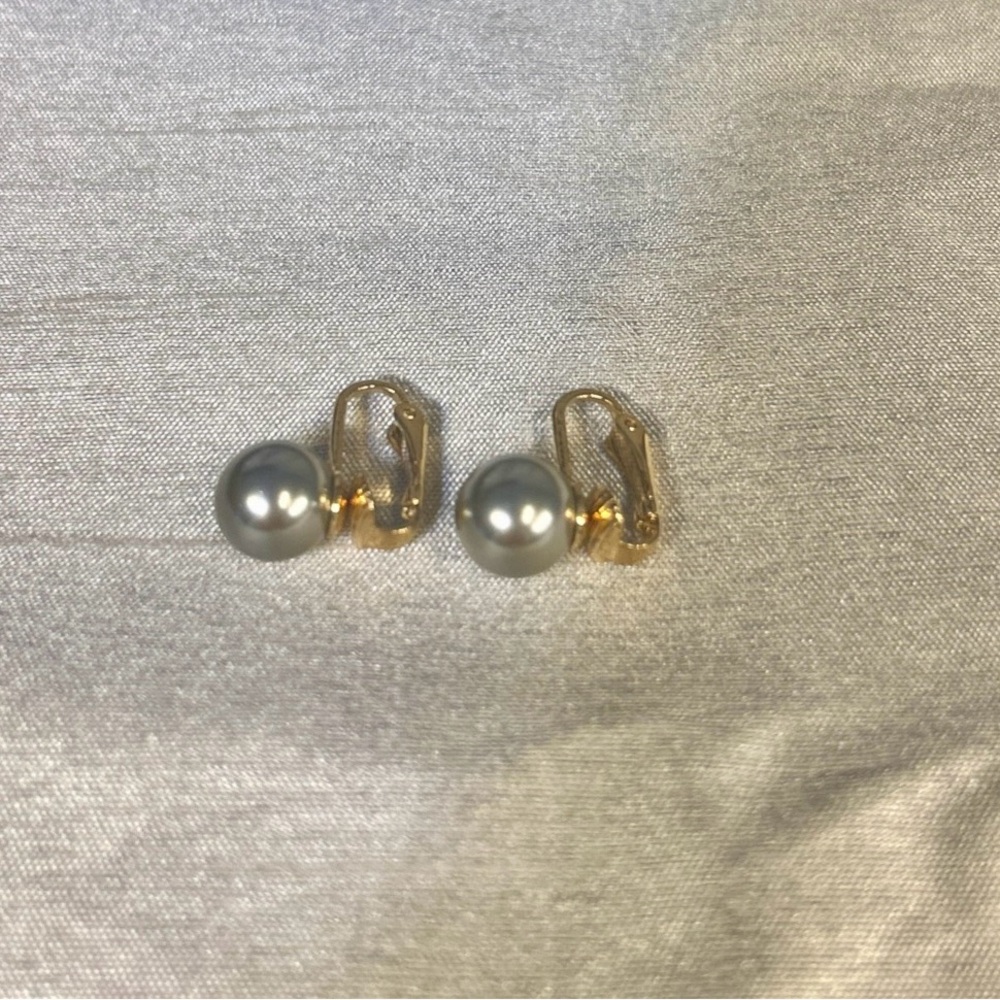Vintage Gray Faux Pearl Clip On Earrings Classic Elegant 7.8 mm